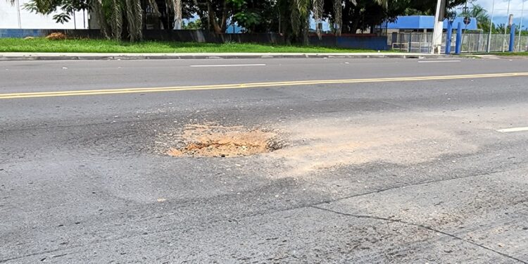 DISTRITO INDUSTRIAL – se deixar os BURACOS vão pipocar e se multiplicar rapidinho…